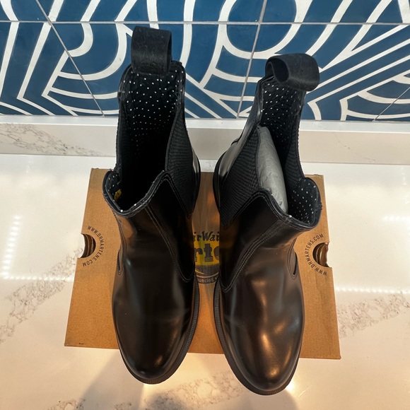 Dr. Martens- Flora Chelsea Black Polished Smooth - Picture 3 of 5